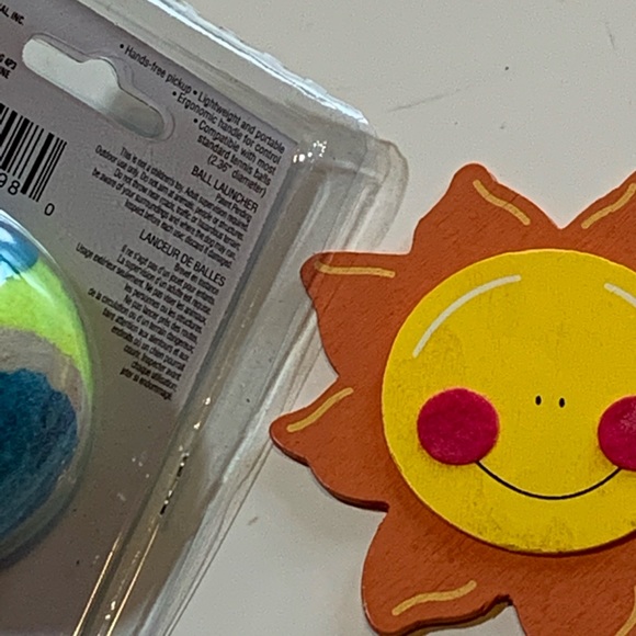 Ball Launcher Enjoy the Game of Fetch with Dog - Picture 2 of 2